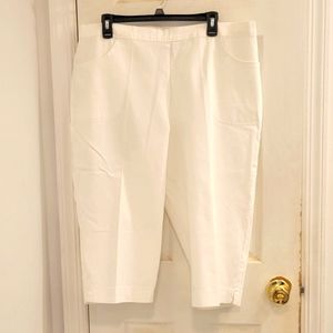 Real Size NWT Womens Plus White Capri Pants XL